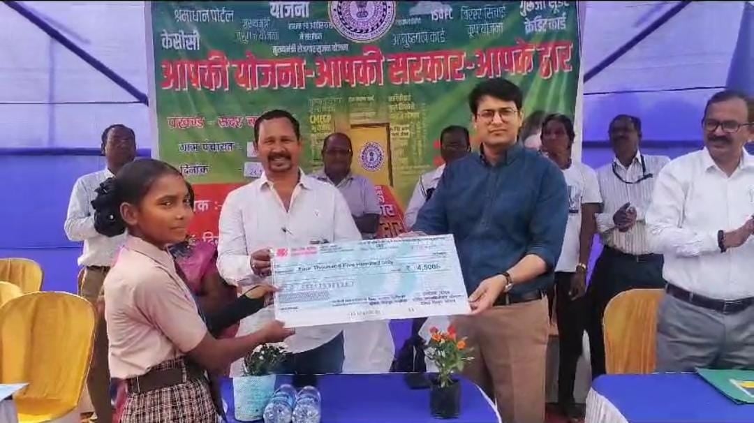 चाईबासा:"आपकी योजना- आपकी सरकार आपके द्वार" का दीपक बिरुआ ने किया शुभारंभ, अब ऑन द स्पॉट मिलेगा सरकारी योजनाओं का लाभ
