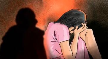 तीसरी कक्षा की छात्रा पर मास्टर साहब की बुरी नजर! मासूम ने लगाया गंभीर आरोप, स्कूल में जमकर हुआ हंगामा