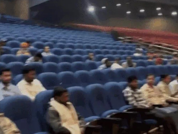 Bihar-यह खाली कुर्सियां तो भाजपा को ले डूबेगी! दावा 20 हजार का, लेकिन 2 सौ की भीड़ जुटाने में ही हांफ गयी पूरी टीम