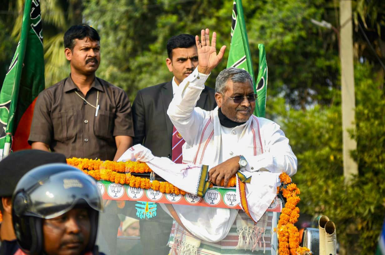 मजदूरी कर पेट भर लेना लेकिन शिबू सोरेन जैसा मत बनना! बाबूलाल ने आने वाली पढ़ियों से की गुजारिश