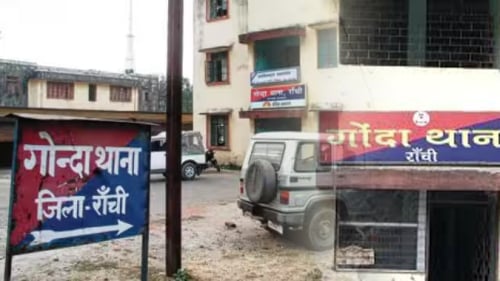 सीएम की सुरक्षा में तैनात पुलिसकर्मी खेलवा रहें थे जुआ ! जब हुई गिरफ़्तारी तो मचा हड़कंप