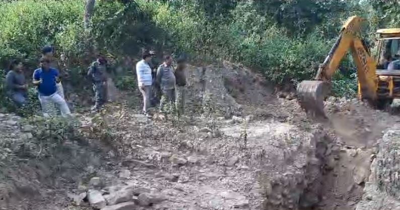 अवैध कोयला खनन के खिलाफ जिला प्रशासन सख्त, एक दर्जन से अधिक खदानों को किया गया धवस्त