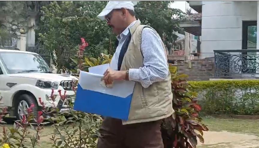 साहिबगंज एसपी नौशाद आलम पहुंचे ईडी ऑफिस, विजय हांसदा मामले में होगी पूछताछ