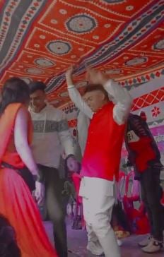 तमंचे पर डिस्को करते युवकों का वीडियो वायरल, पांच लोगों पर FIR दर्ज