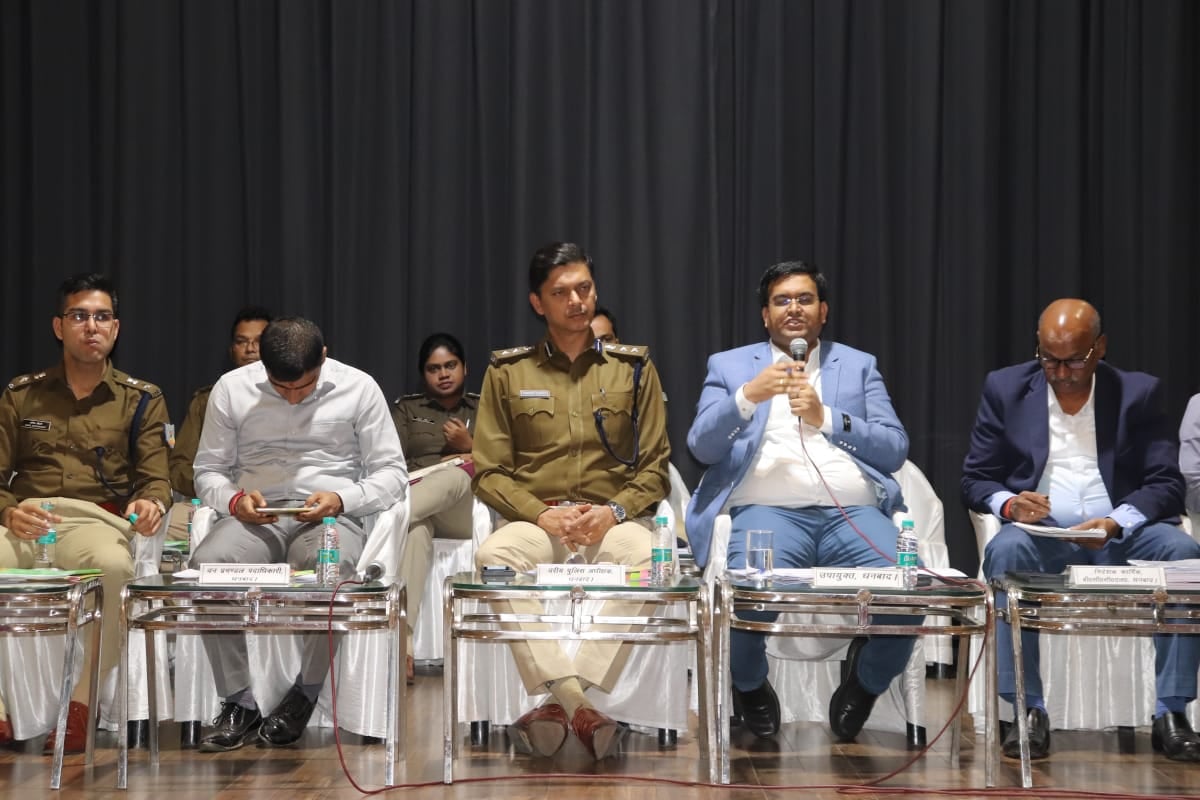 जिला टास्क फोर्स की बैठक :माफिया को चिन्हित करें, छापा के बाद करें FIR, कोयला चोरी के हॉट स्पॉट पर डाले रेगुलर छापा