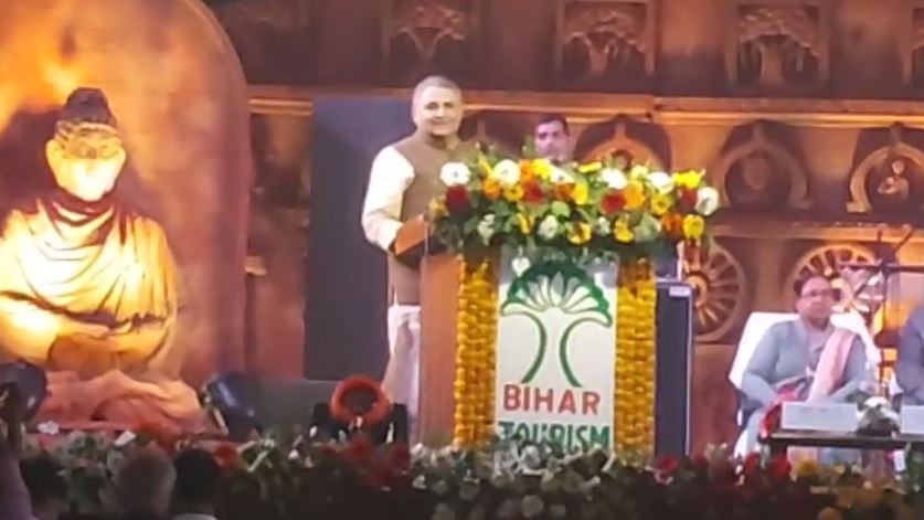 नालंदा : राजगीर महोत्सव में मंत्री विजय कुमार चौधरी ने मंच से ही जिला प्रसाशन को लगाई लताड़ा, केंद्र सरकार पर योजना की राशि नही देने का आरोप