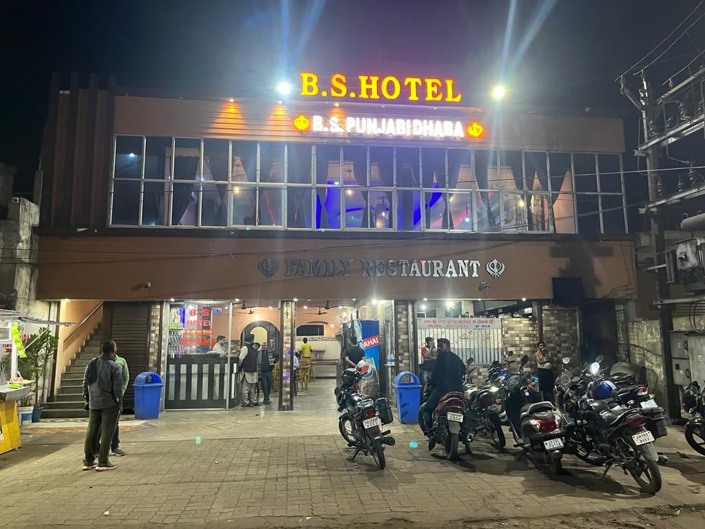 गोविंदपुर में खालसा से सटे बीएस होटल में मालिक से भी गैंग्स के लोगों ने मांगी रंगदारी,कमाने खाने वालों को भी धमकाने लगा है गैंग्स