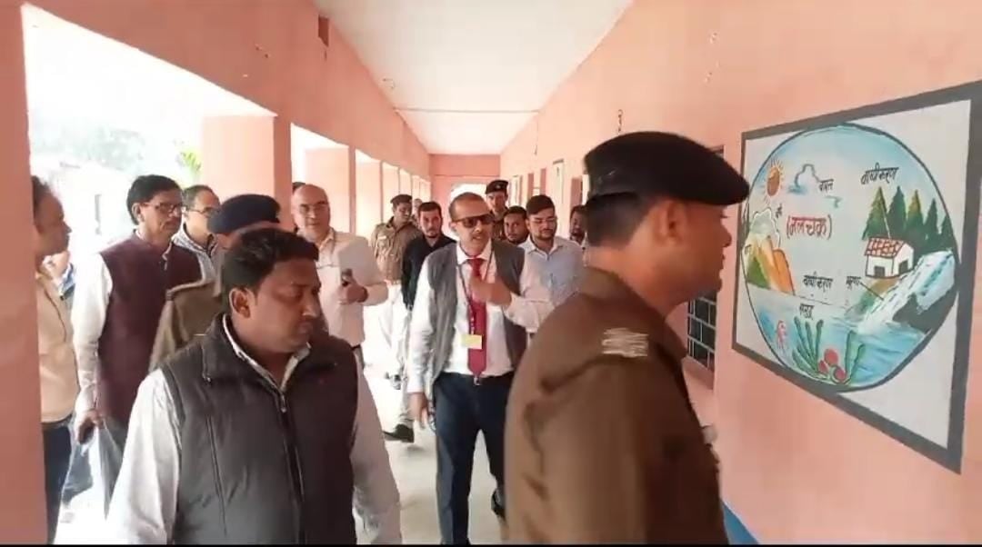 शिक्षा विभाग के अपर मुख्य सचिव केके पाठक पहुंचे बांका, इंटर स्तरीय विद्यालय धौनी पहुंचकर स्कूल का लिया जायजा