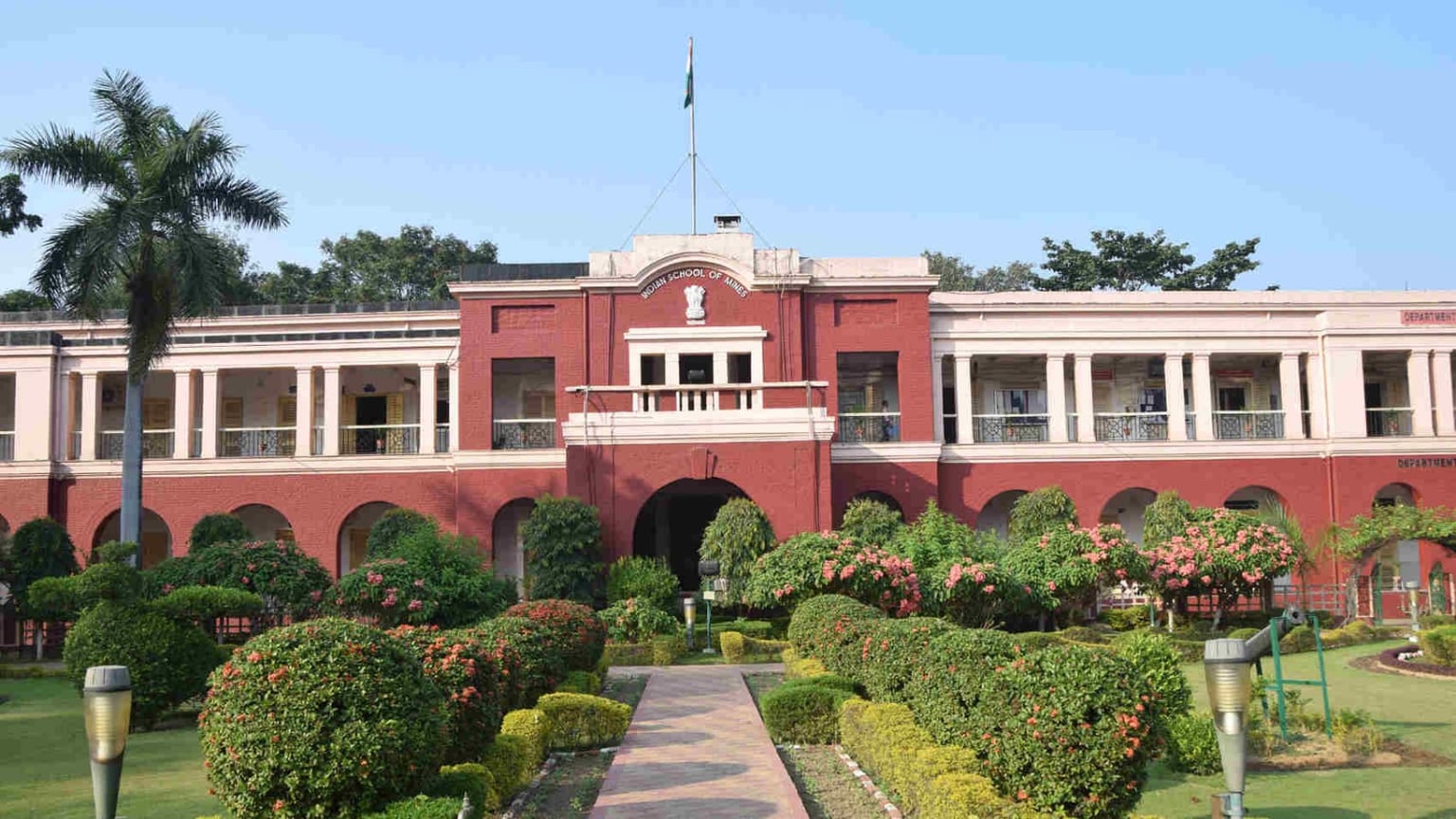 IIT ISM के छात्रों पर हो रही खूब धनवर्षा ,गूगल ने जानिए कितने को  दिया 50 लाख से अधिक का सलाना पैकेज