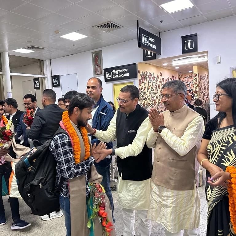 उत्तराखंड टनल हादसा: मजदूरों का स्वागत करने को लेकर झारखंड मे खूब हुई राजनीति, जानिए रोचक जानकारी