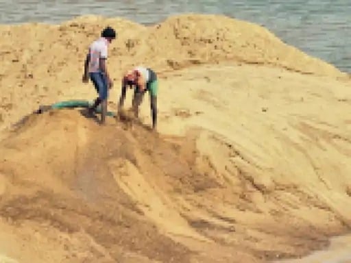 लापुंग, बुढ़मू, रातू, सोनाहातू, बुंडू, सिल्ली, नामकुम, कर्रा में प्रति हाईवा बालू के लिए दस हजार रुपये की उगाही, छह साल के लिए जिला स्तर पर टेंडर की तैयारी