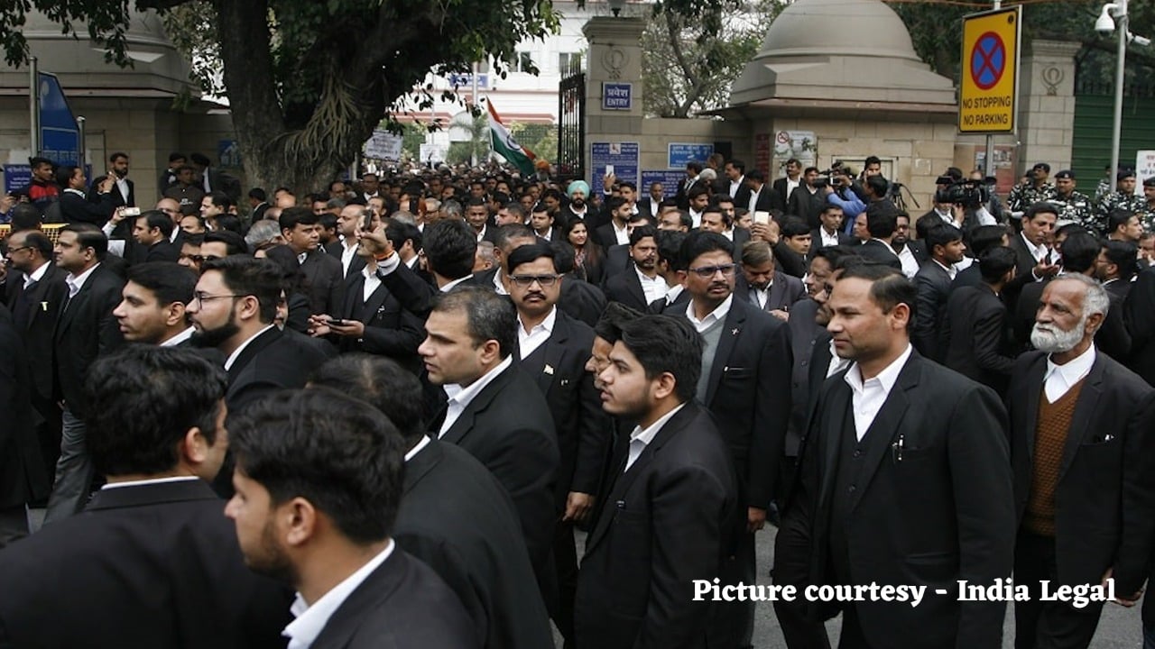 गोपालगंज में वकील की गोली मारकर हत्या, वकीलों ने किया कोर्ट का बहिष्कार