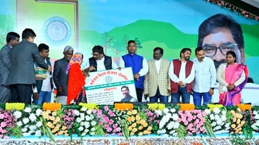 मुख्यमंत्री हेमंत सोरेन का एलान, “अब हर चालक अपनी गाड़ी का मालिक बनेगा, दूसरो का मोहताज नहीं रहेगा “