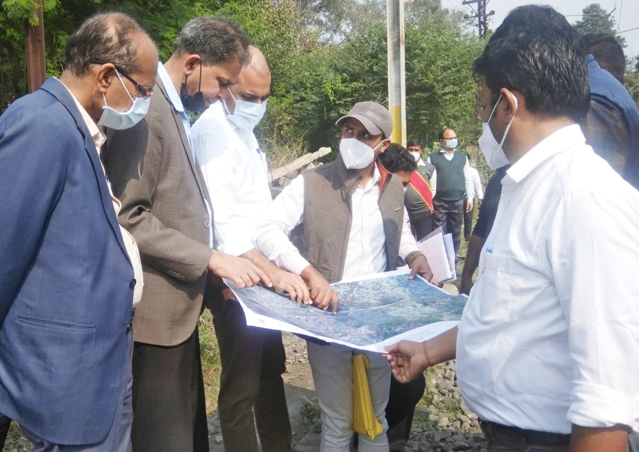 पूजा टॉकीज से झरिया पुल तक प्रस्तावित ओवरब्रिज के लिए हुआ सर्वे