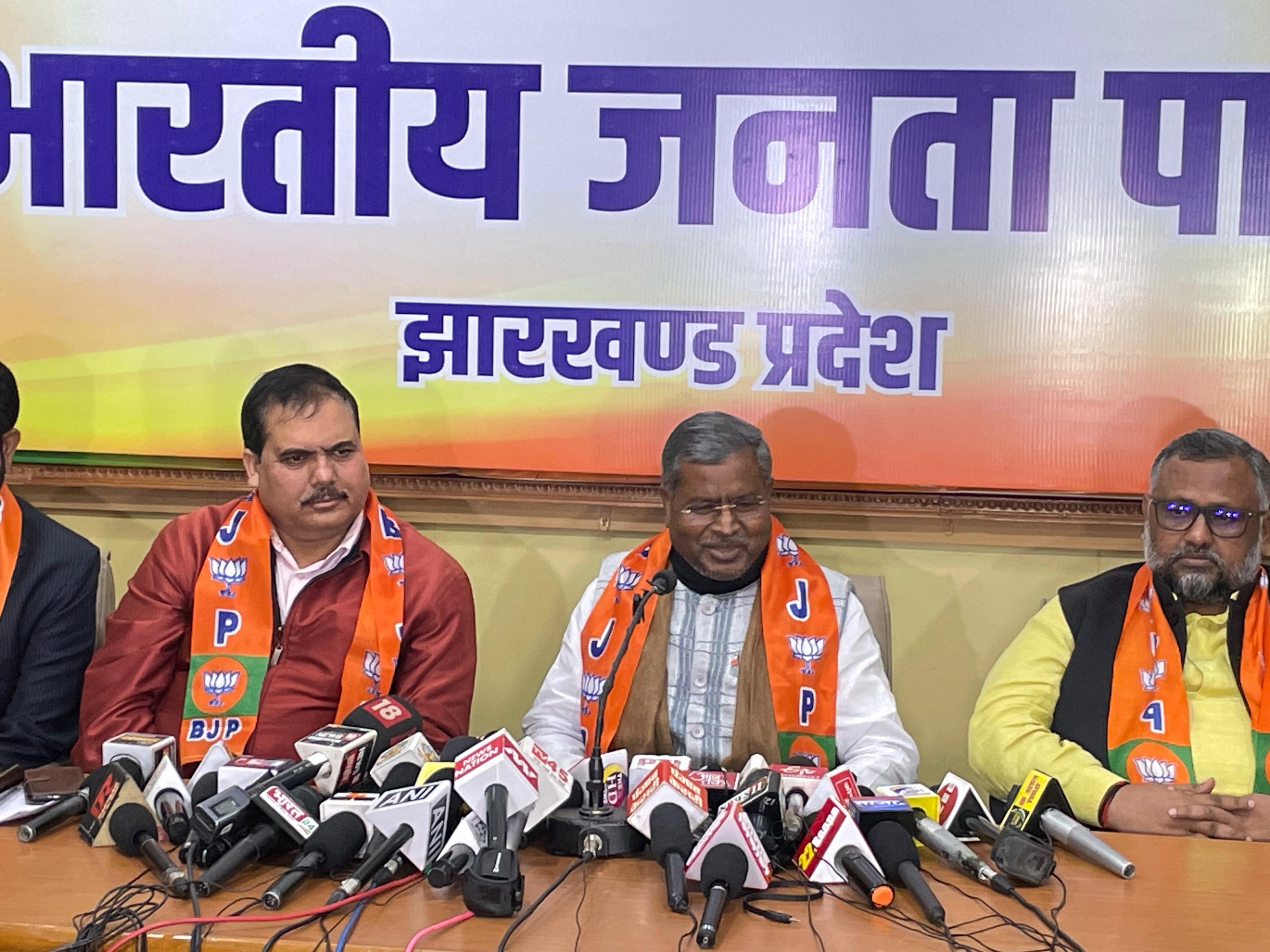 आयकर रेड में 300 करोड़ मिलने पर बरसे बाबूलाल, दावा किया कि इस पैसे का लिंक मुख्यमंत्री हेमंत सोरेन से  जुड़ा है