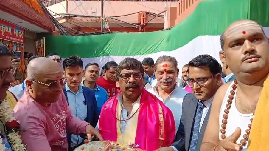 मुख्यमंत्री हेमंत सोरेन ने बाबा मंदिर में की पूजा अर्चना, राज्यवासियों की खुशहाली और उन्नति की कामना की