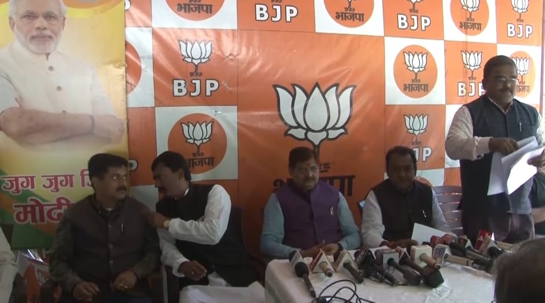 सांसद धीरज साहू के बहाने विधायक राज सिन्हा के निशाने पर आई  कांग्रेस और सरकार