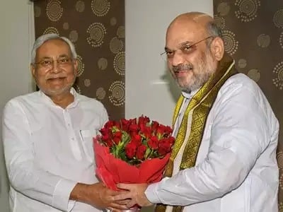 अमित शाह और सीएम नीतीश साथ-साथ करेंगे लंच! मफलर और मधुबनी पेंटिंग सौंपने की भी तैयारी, सीएम हेमंत और ममता बनर्जी ने किया किनारा