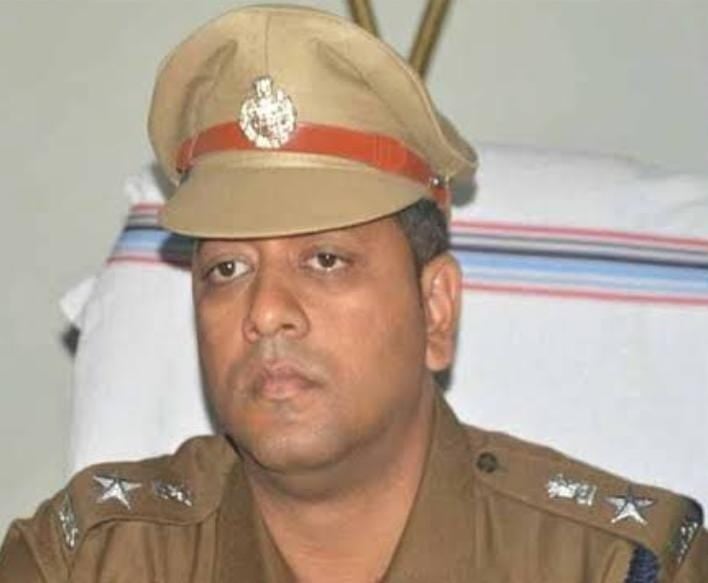 मानगो में हुए डबल मर्डर के बाद जमशेदपुर पुलिस अलर्ट! शहर में कई जगहों पर की गई पुलिस बल की तैनाती, सीसीटीवी को दुरुस्त कराने का आदेश