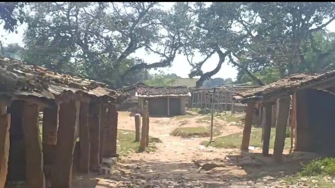 गुमला: सरकारी उदासीनता के शिकार हुए ग्रामीण बाजार हाट! कभी यहां रोजाना सजती थी दुकानें, लेकिन आज सन्नाटों का है शोर, पढ़ें क्या कहते हैं ग्रामीण