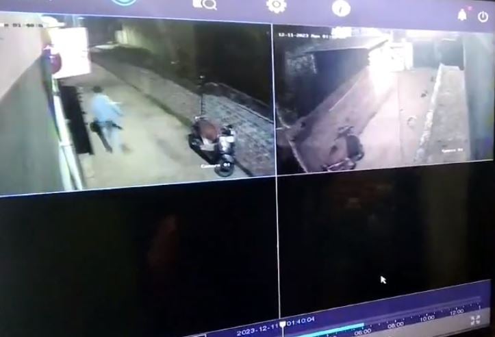 लोहरदगा: फाइनेंस कंपनी के लॉकर पर चोरों ने किया हाथ साफ, 12 लाख सहित लॉकर ले उड़े चोर