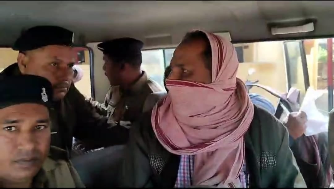 धनबाद : एसीबी की टीम ने घूस लेते एएसआई  मनोज मिश्रा को किया गिरफ्तार, पुलिस की कार्यशैली पर उठे सवाल