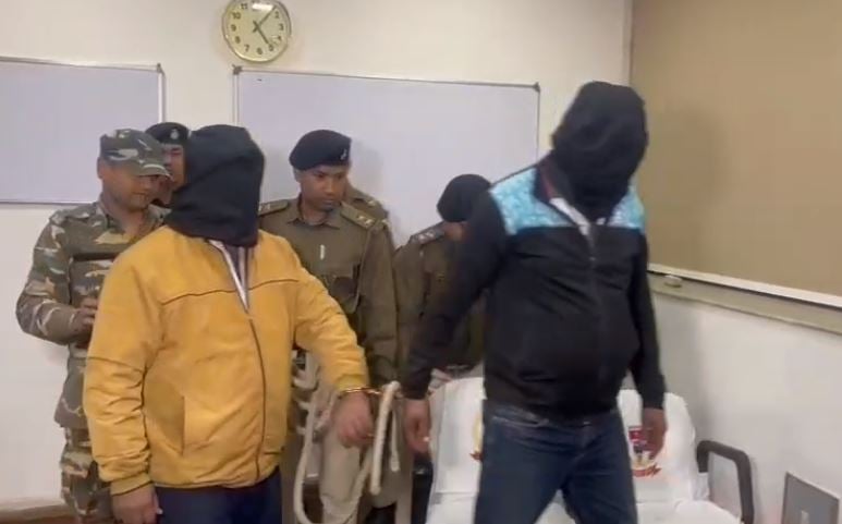 हथियार के साथ दो युवक गिरफ्तार,  हत्या करने की नियत से चलाई गई गोली