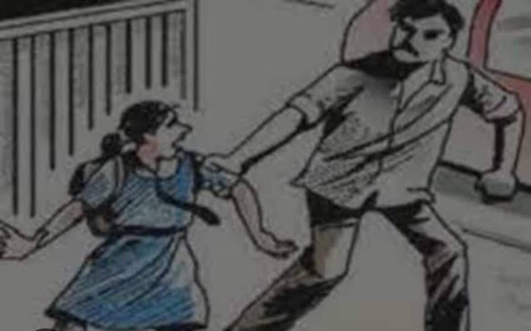 धनबाद में सड़क से लेकर सार्वजनिक स्थानों तक शोहदों का आतंक,कॉलेज में हथियार लहराए तो मॉल में की छेड़खानी