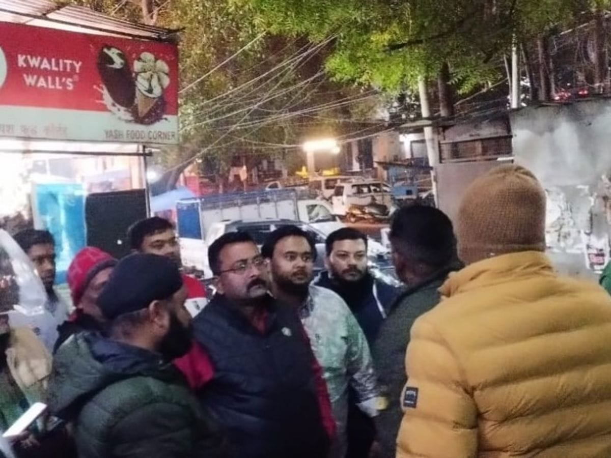 DHANBAD!!लोग देखते रह गए और अपराधी ढाई लाख लूट चलते बने ,पढ़िए उनका तरीका