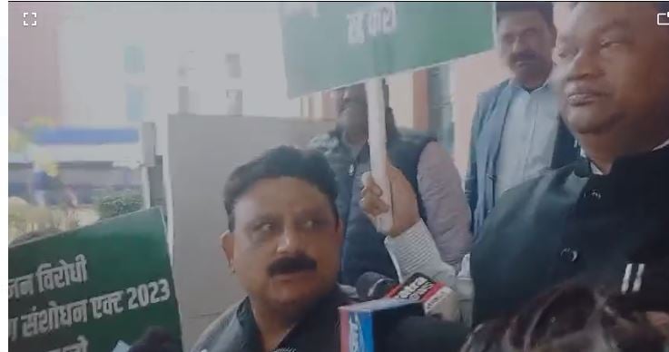 Jharkhand Politics- वन कानून में संशोधन आदिवासी समाज के परंपरागत अधिकारों पर हमला, सत्ता पक्ष के विधायकों ने सदन में दिया धरना