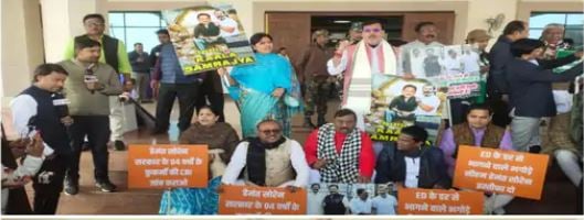 आदिवासियों को जंगल से खदेड़ने की तैयारी! इंडिया गठबंधन का दावा अडाणी-अंबानी को सौंपने की साजिश कर रही भाजपा