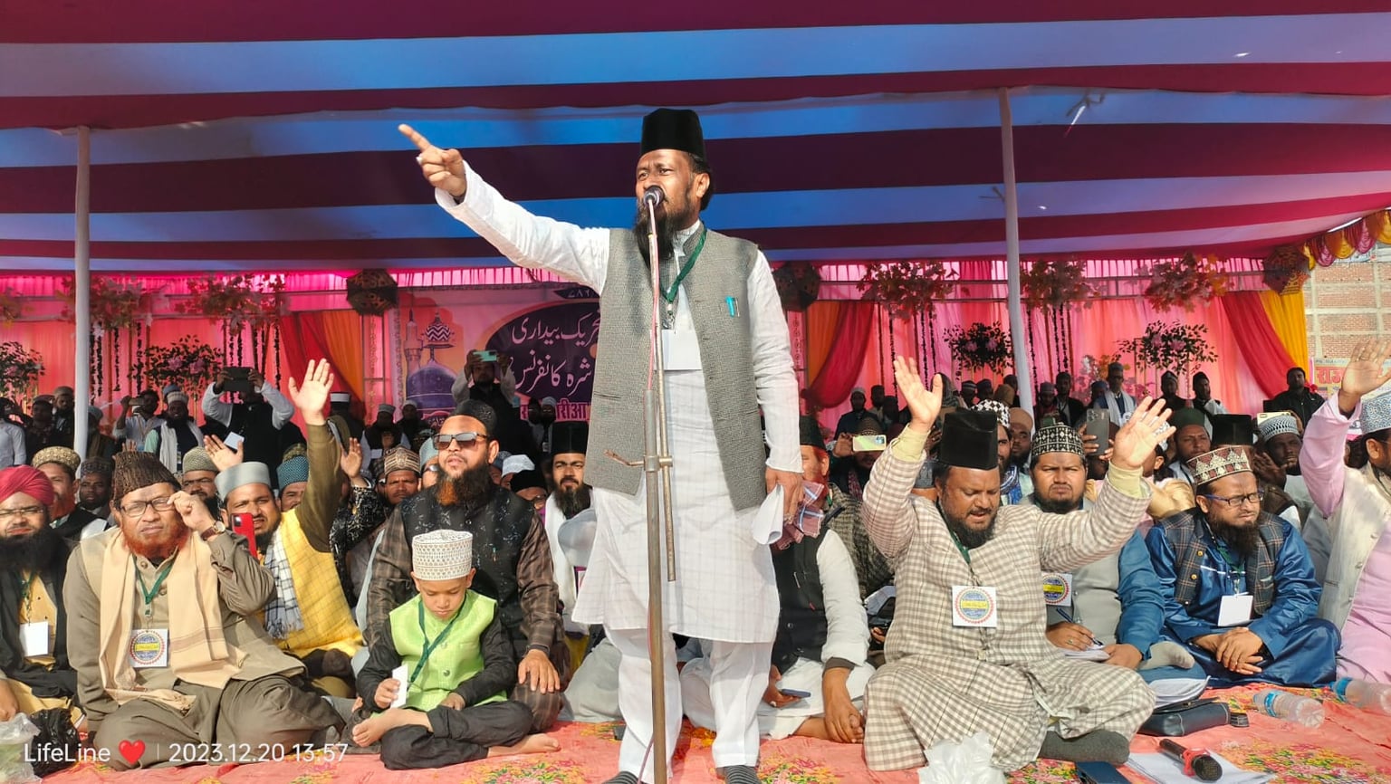 पलामू में एदार ए शरिया का बड़ा सम्मेलन!उलेमाओं ने कहा दोहरा चरित्र लेकर घूम रही सेक्यलर पार्टी,अब बराबरी की होगी बात,देखिए वीडियो