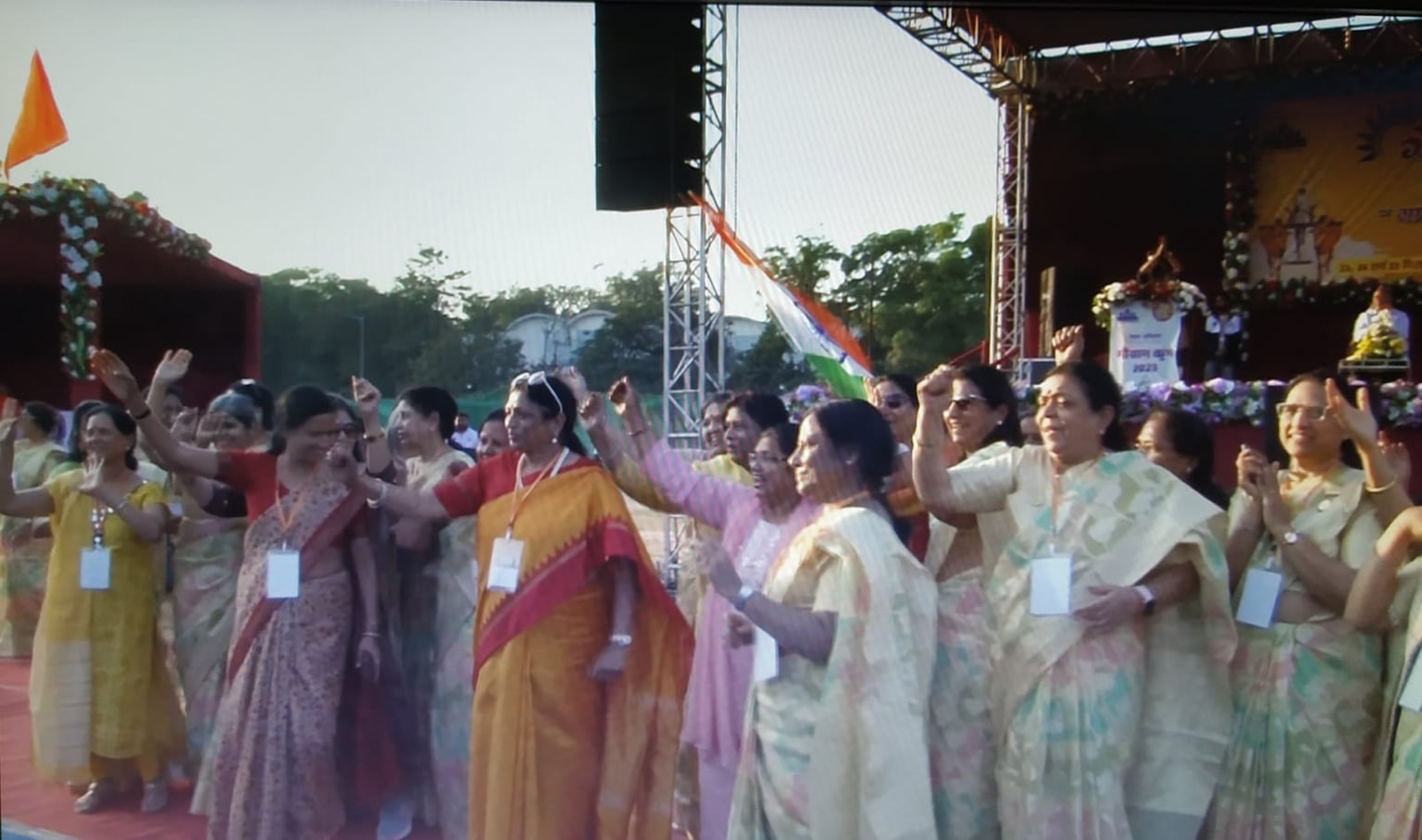 एकल  गौ  ग्राम योजना का पहला अखिल भारतीय कुंभ धनबाद में से धन्य -धन्य हुई "माटी"