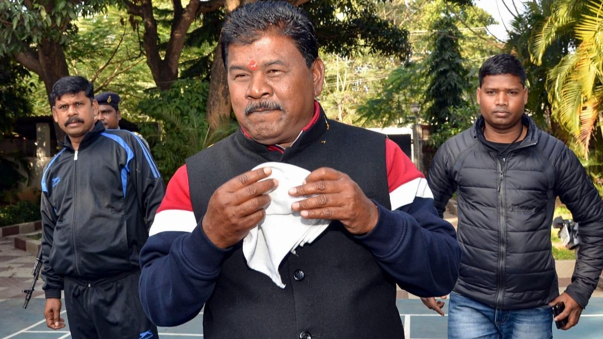 आदिवासियों में जहर घोलने की संघी साजिश डीलिस्टिंग! हर चुनाव के पहले आरएसएस खेलता है इस तरह का घिनौना खेल