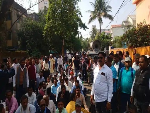 मुख्यमंत्री आवास घेराव करने जा रहे पारा शिक्षकों को पुलिस ने राजभवन के समझ रोका, सड़क पर फूटा पारा शिक्षकों का गुस्सा