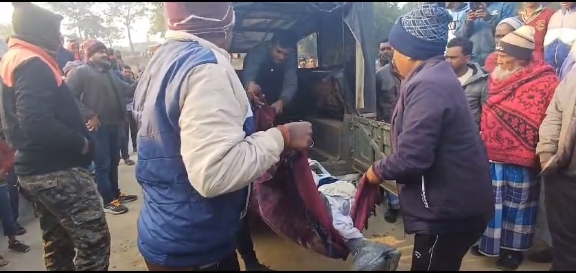 गिरिडीह: सड़क किनारे संदिग्ध स्थिति में मिला युवक का शव, इलाके में सनसनी