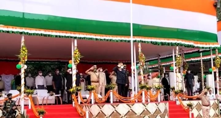 उपराजधानी में राज्यपाल ने राष्ट्रीय ध्वज फहराया,अमर शहीदों को दी श्रद्धाजंलि