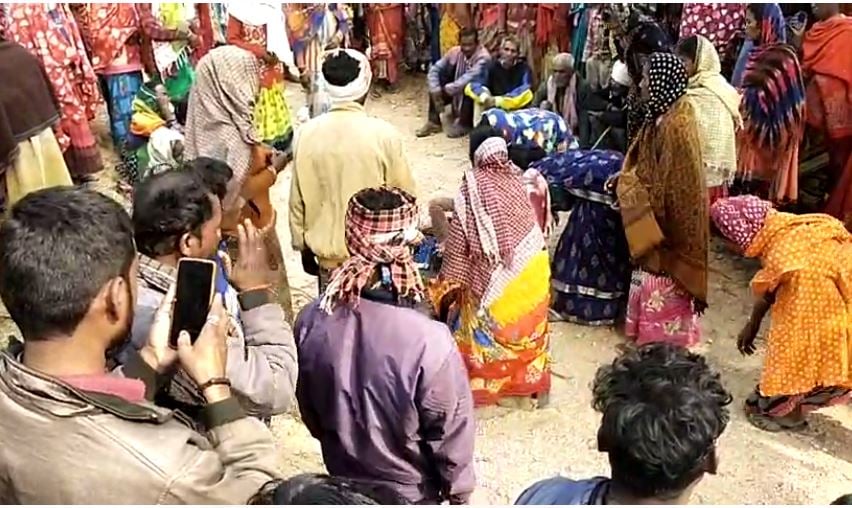 बोकारो: पुलिस मुखबिरी के आरोप में नक्सलियों ने की पूर्व वार्ड सदस्य की हत्या, गांव में दहशत