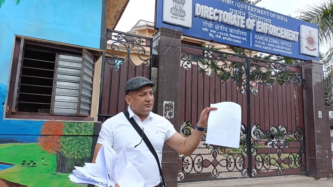 पहले फर्जी तरीके से जमीन बेचा जब विरोध किया तो कर डाला एससी एसटी का केस, भुक्त भोगी लगा रहे गुहार