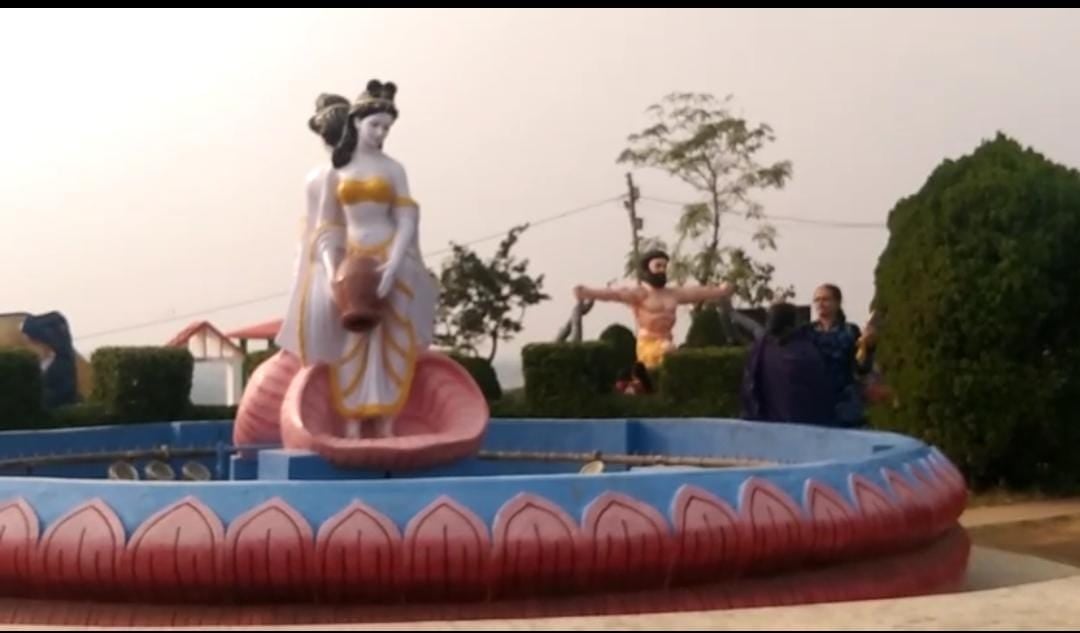 सैलानियों को लुभा रही है बाबानगरी की खूबसूरती! भारी संख्या में पहुंच रहे हैं पर्यटक, पिकनिक के लिए नंदन पहाड़ लोगों की पहली पसंद