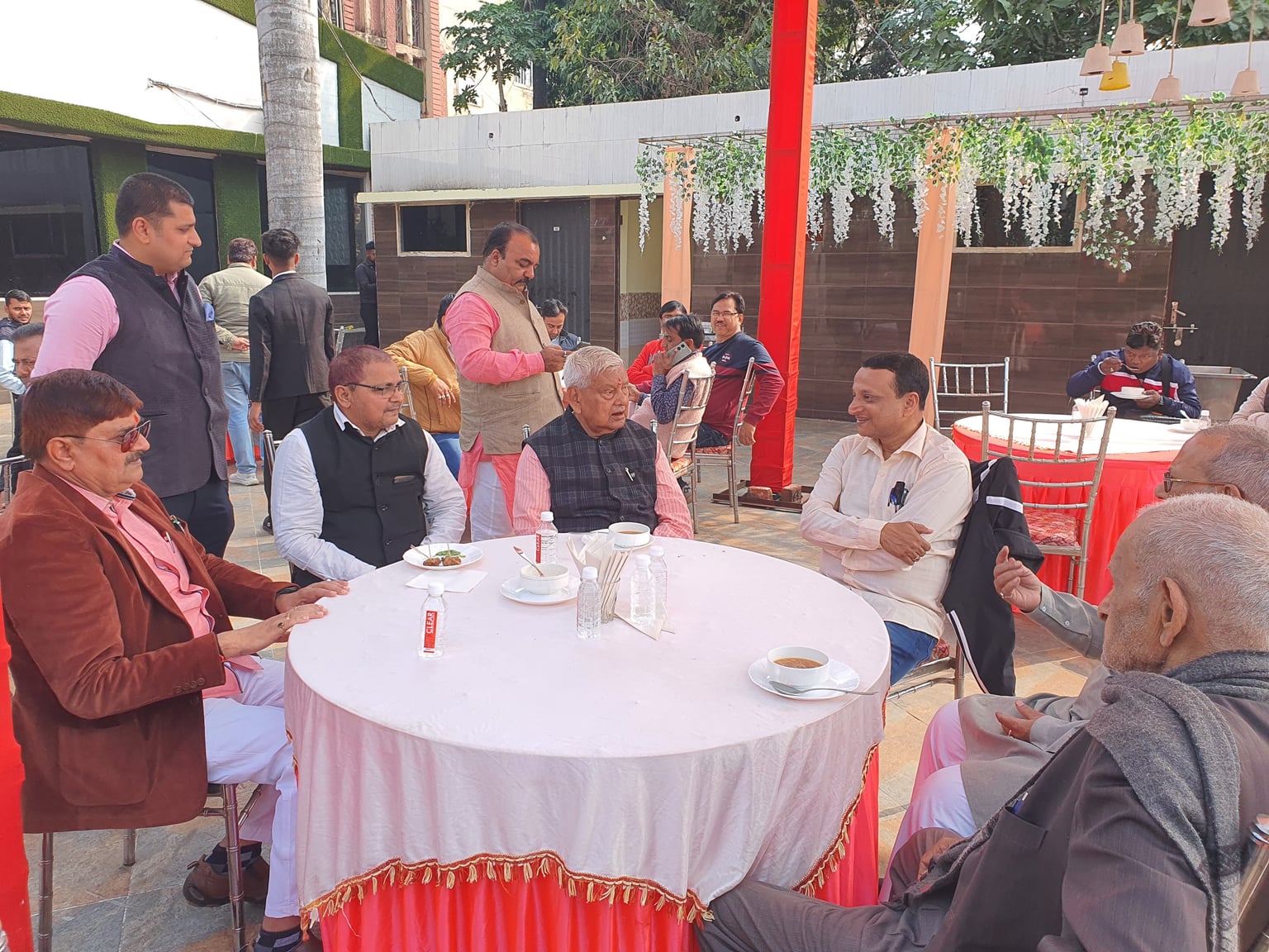 सीएम को हराने पर राजा पीटर की जो हुई दुर्गति, अब सरयू राय भी चल पड़े उसी रास्ते,राज सिन्हा के भोज में सांसद पीएन सिंह  की चुटकी