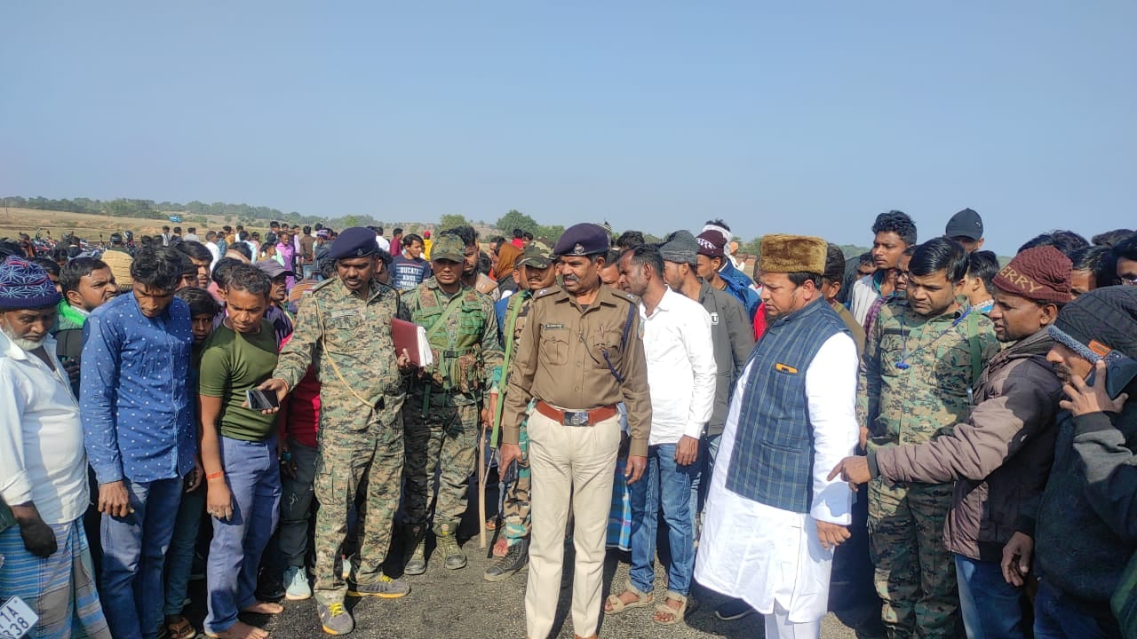 गिरिडीह: ट्रक और बाइक की टक्कर में एक की मौत, आक्रोशित लोगों ने किया रोड जाम, जानें फिर पुलिस ने क्या किया