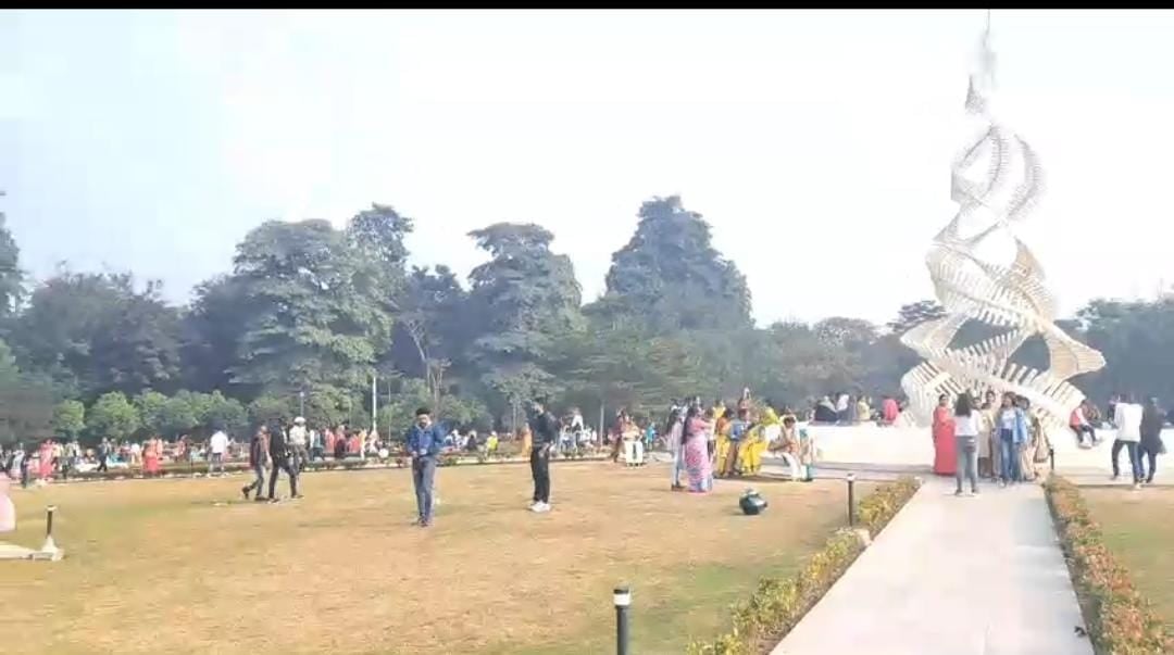 नये साल के जश्न में डूबी लौहनगरी! सभी पिकनिक स्पॉट पर लगी सैलानियों की भीड़, लोगों को लुभा रही है जुबली पार्क की खूबसूरती