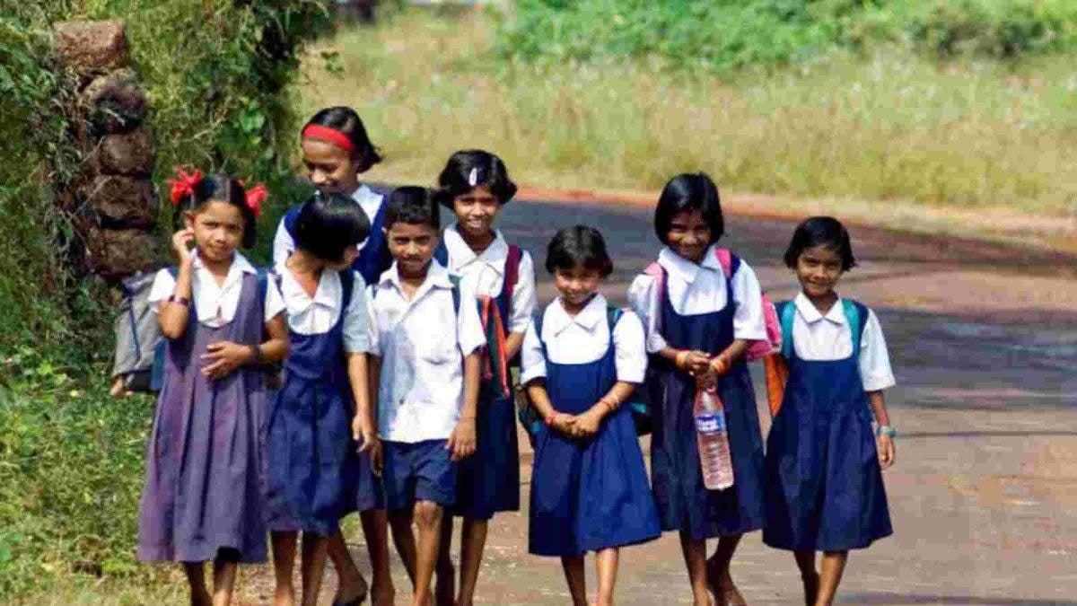 क्लास के मॉनिटर की सीटी पर स्कूल को दौड़ेंगे बच्चे ,सरकार के इस अभिनव प्रयोग की जानिए वजह