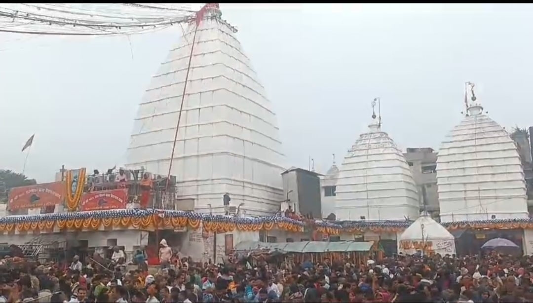 साल का पहला दिन:  पूजा अर्चना के लिए बाबाधाम में उमड़ी शिवभक्तों की भीड़, सुरक्षा व्यवस्था के बीच सुलभ दर्शन