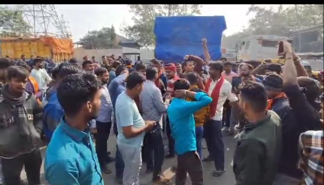 झारखंड में हिट एंड रन कानून का विरोध पकड़ रहा है जोर, चालकों ने लौहनगरी में टायर जलाकर सड़क किया जाम, पढ़ें क्या है मांग