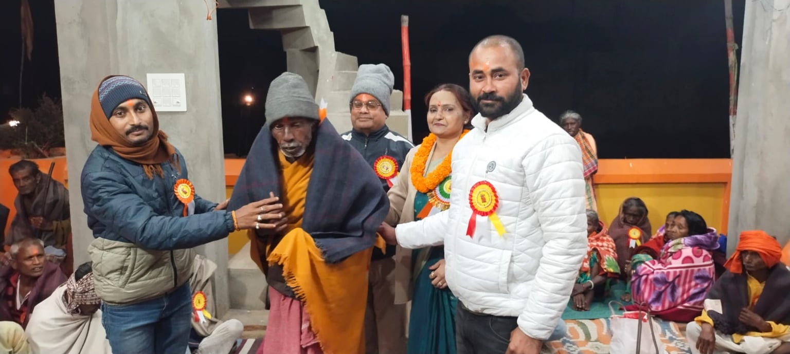 अयोध्या में राम मंदिर की प्राण प्रतिष्ठा को लेकर जामताड़ा मे  जोर-शोर से चल रही तैयारी, बबीता झा ने जरुरतमंदों को बांटा कंबल
