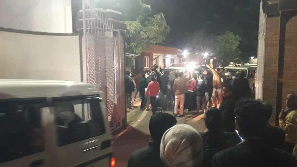 गठबंधन दल के विधायकों की बैठक खत्म, किसी भी फैसले के लिए CM अधीकृत,  कभी भी दुबारा बुलायी जा सकती है बैठक