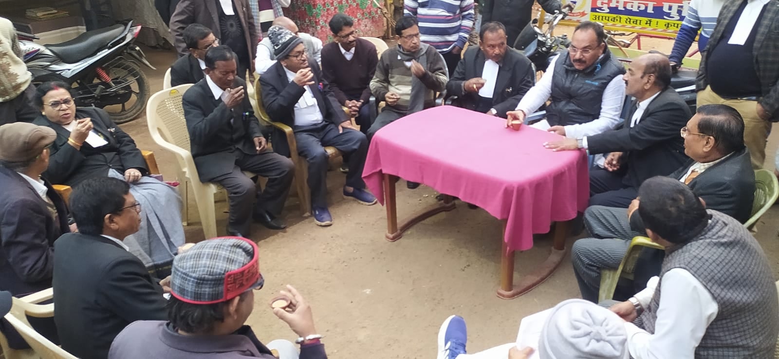 जोर पकड़ रहा दुमका में झारखंड हाई कोर्ट खंडपीठ की स्थापना का मुद्दा, अधिवक्ता संघ ने शुरू किया आंदोलन