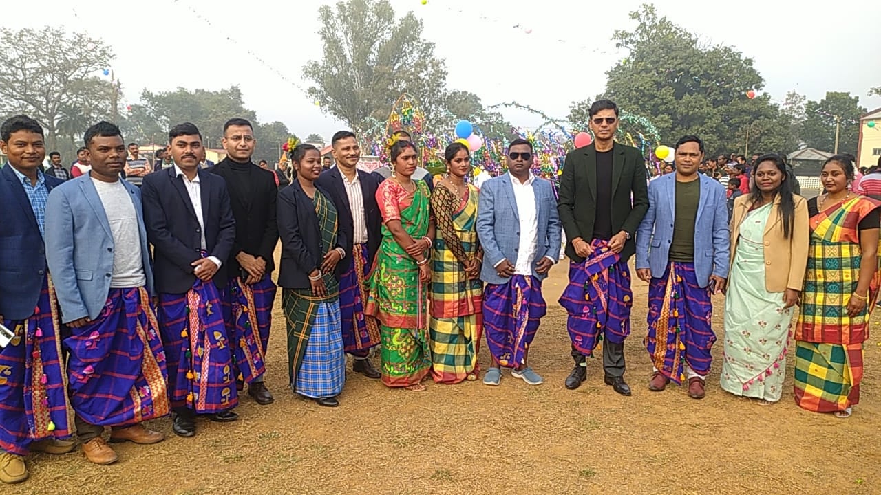 दुमका में सोहराय मिलन समारोह का आयोजन, DIG,SP सहित सभी पुलिस पदाधिकारी हुए शामिल